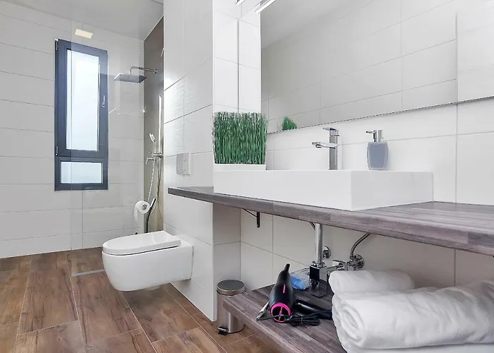 Selina - Nera Makarska