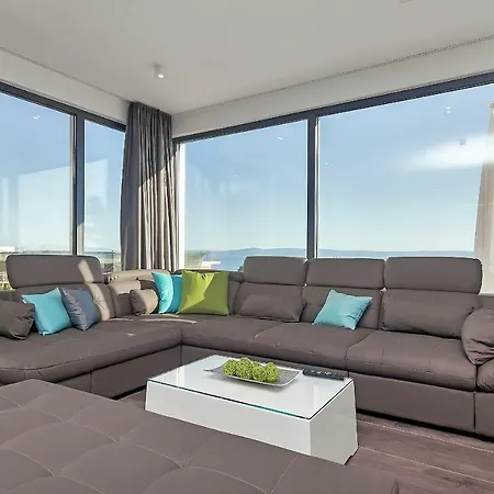 Selina - Nera Makarska